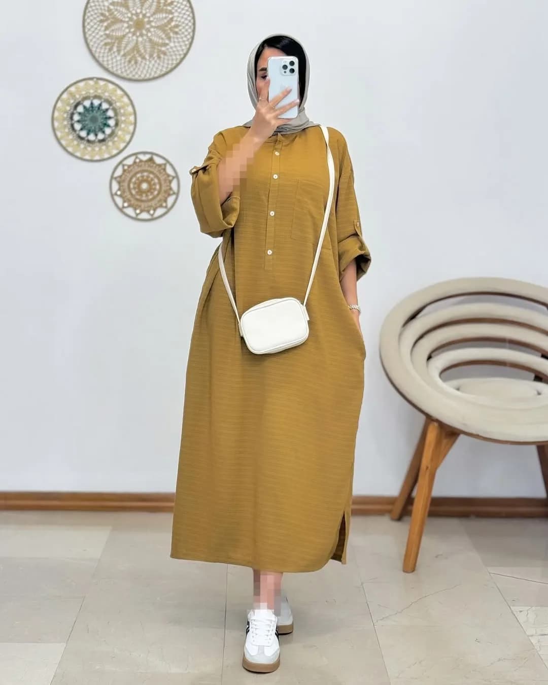 پیراهن بلند زنانه — رنگ خاکی — نمای کامل — دکمه