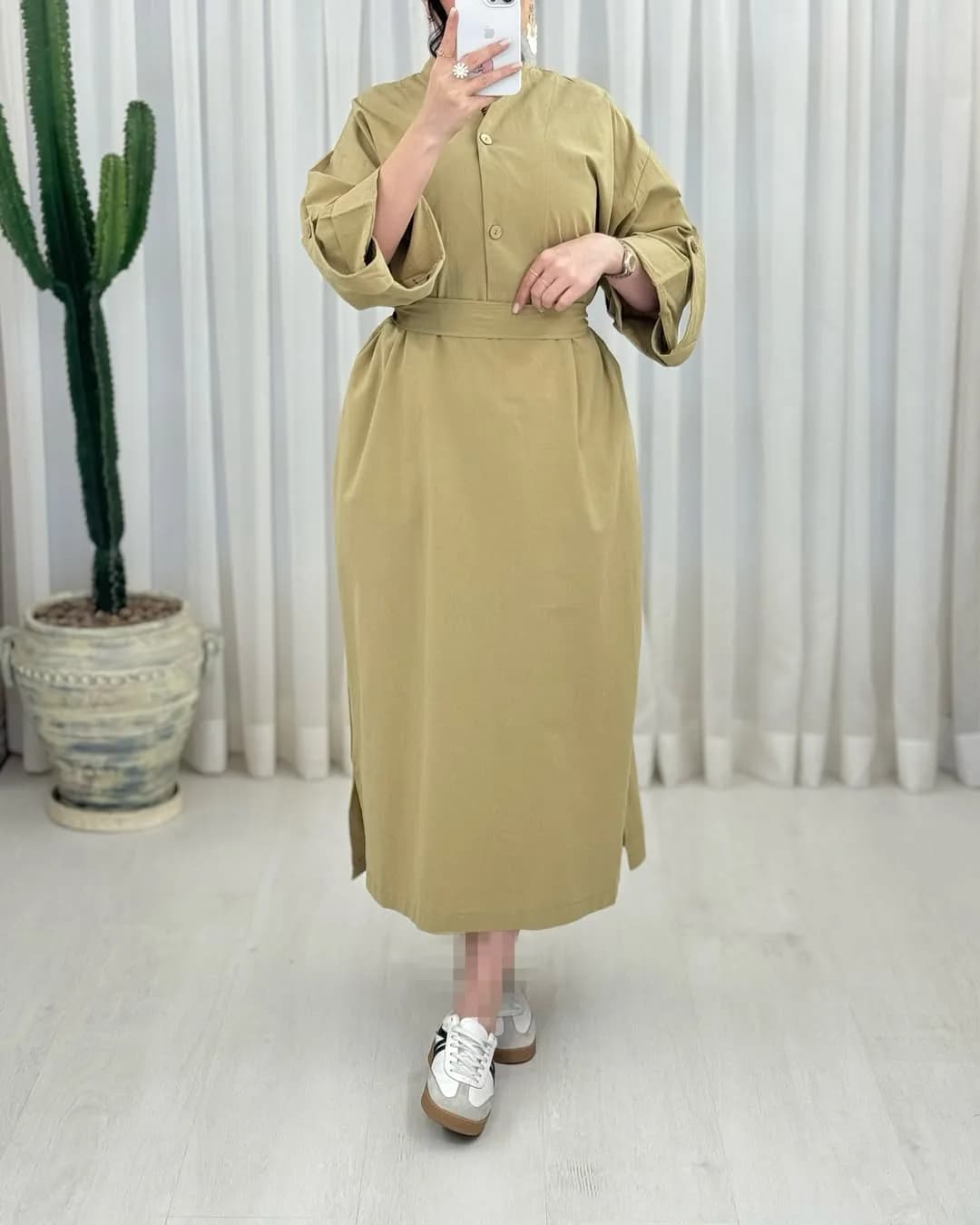 کفتان کمردار دکمه چوبی — رنگ خردلی — نمای روی‌تن — کمردار