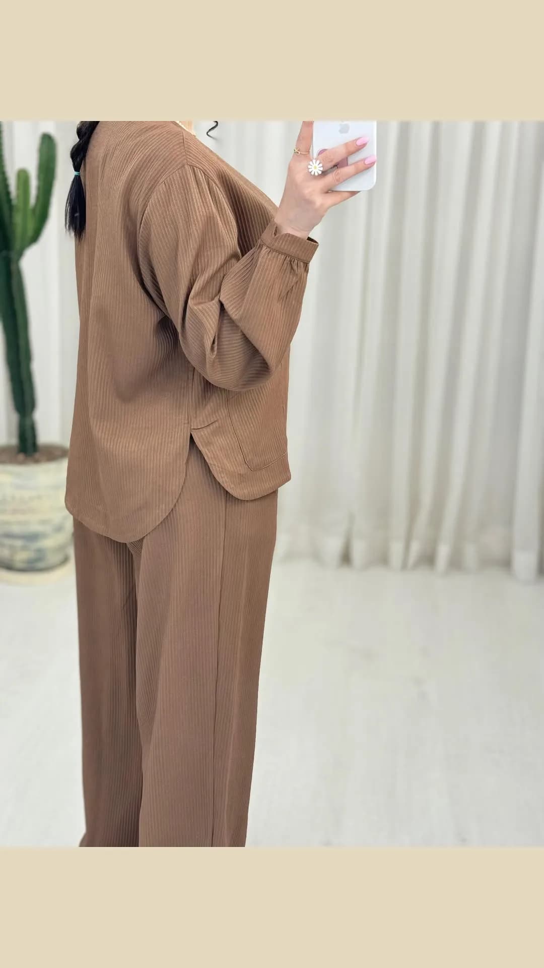 ست کت و شلوار مادمازل، رنگ قهوه ای، جنس بافتنی، طرح راه راه، بلند، یقه گرد، آستین بلند، گشاد