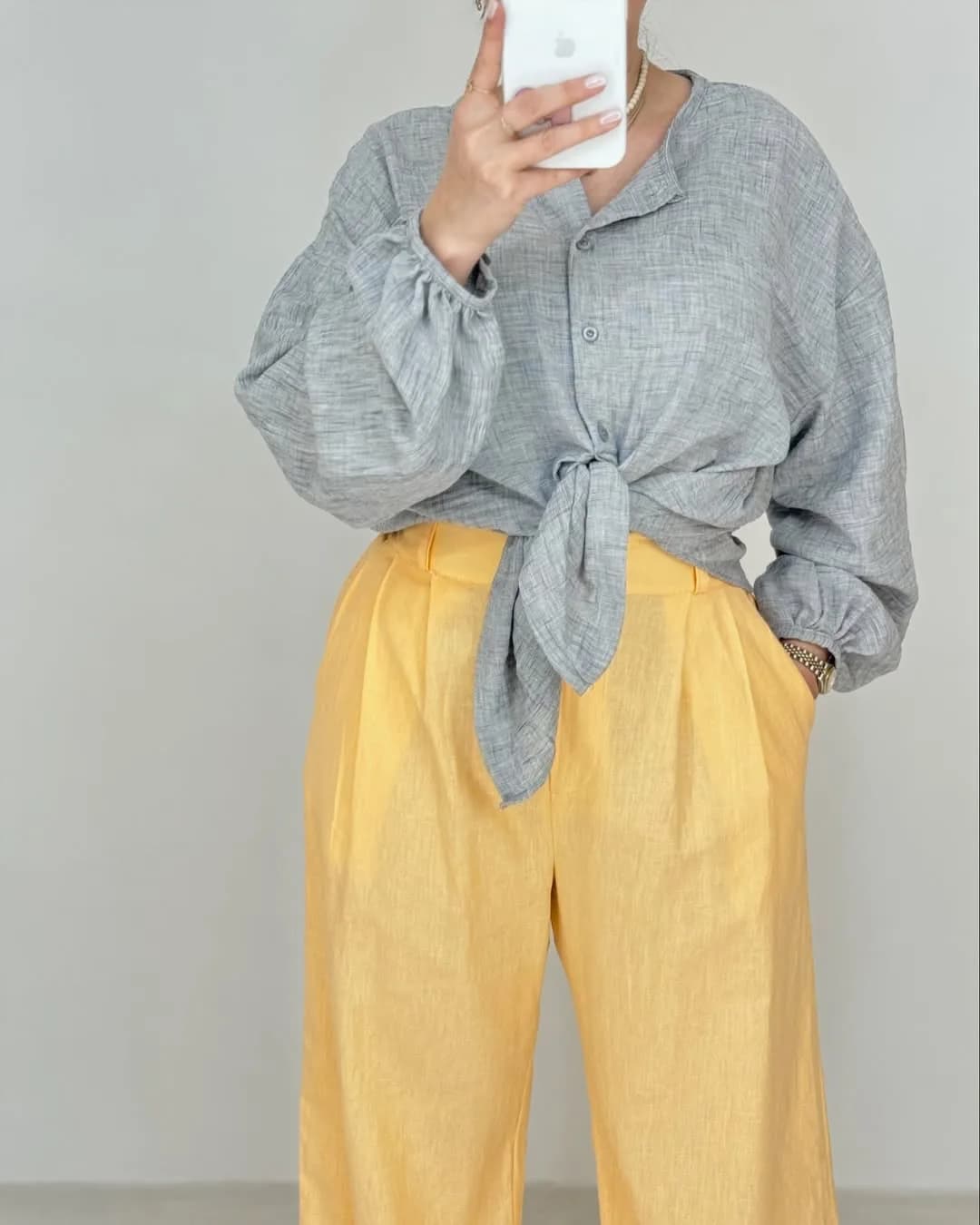 شومیز آفتاب، رنگ خاکستری، جنس لینن، آستینبلند گرهدار جلو