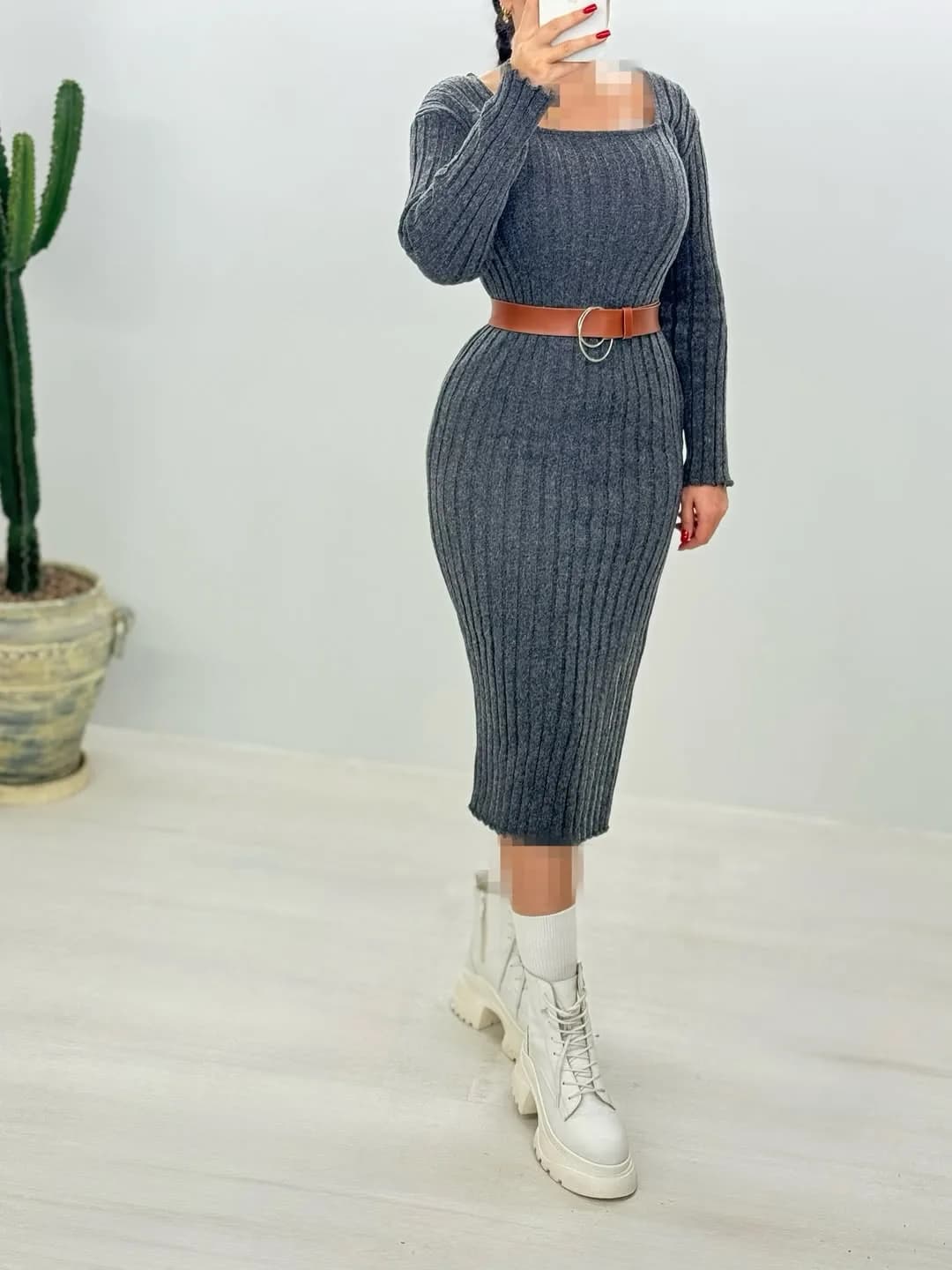 پیراهن یقه خشتی، رنگ طوسی، جنس بافتنی، میدی، یقه گرد، جذب