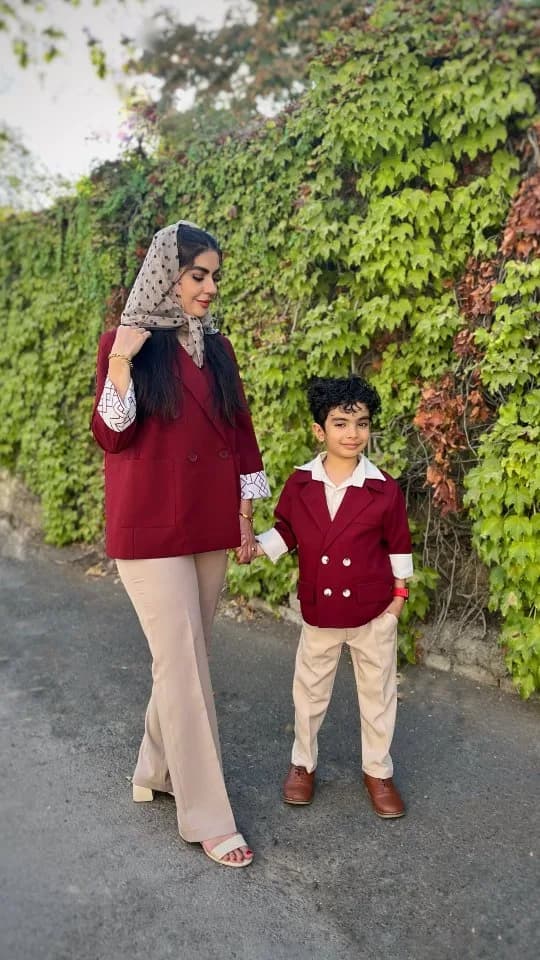 ست کت و شلوار پاییزه مادر و پسر، رنگ قرمز و کرم، کت کوتاه و شلوار گشاد