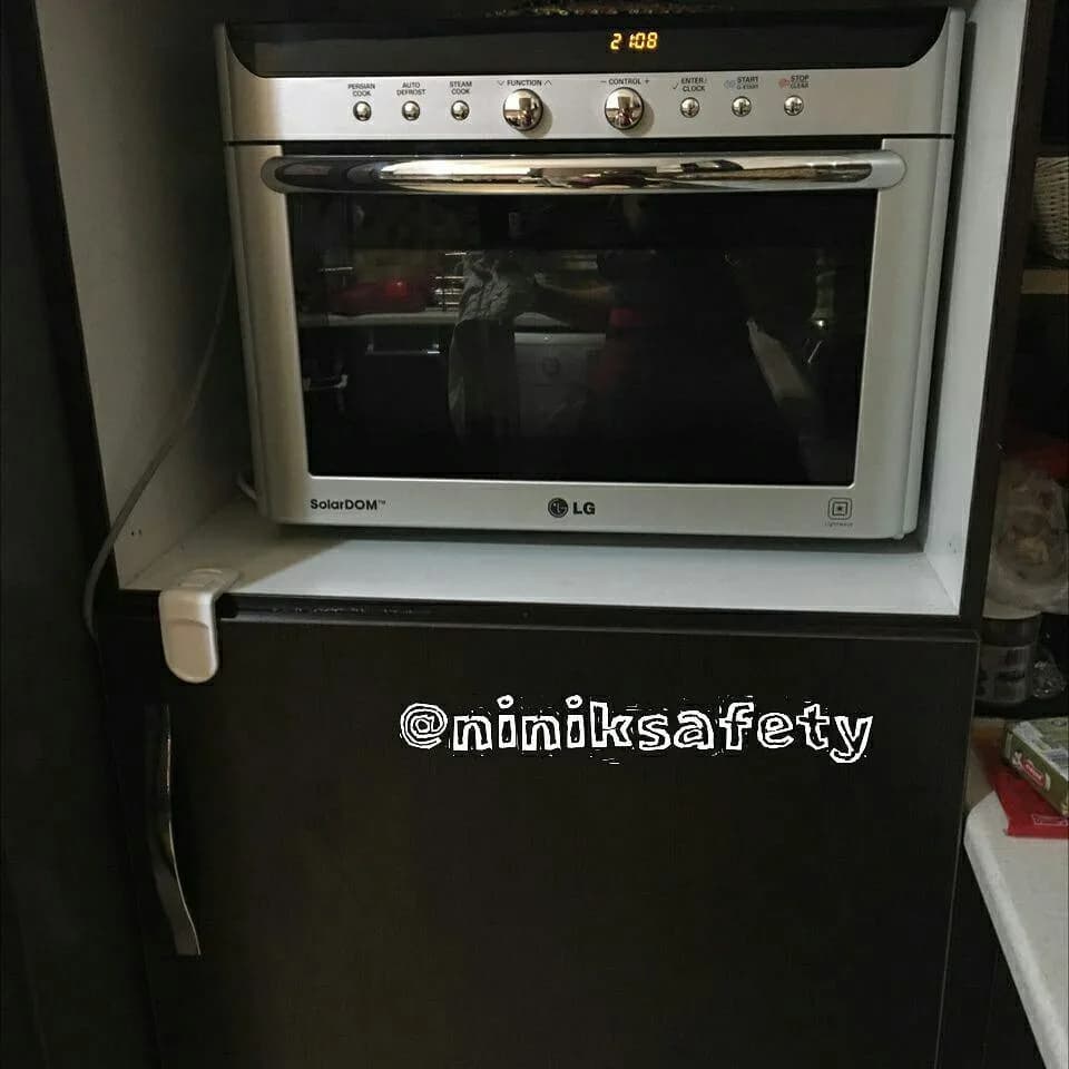 قفل کابینت نی نی ک، رنگ سفید، جنس پلاستیک، قفل دستگیره