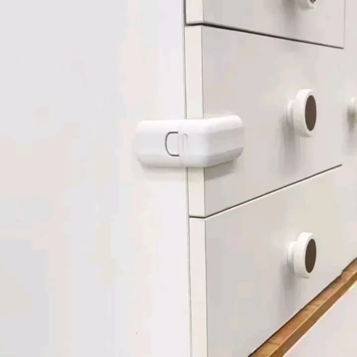 قفل گوشه کابینت نینو، رنگ سفید، جنس پلاستیک، قفل کابینت و کشو