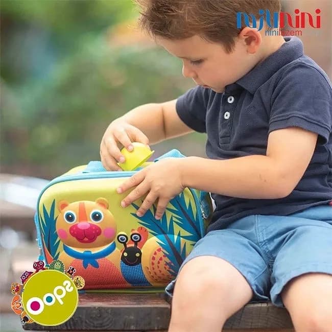 کیف غذای کودک اوپس، رنگ زرد، آبی و سبز، طرح شخصیت کارتونی، کیف دستی مستطیلی