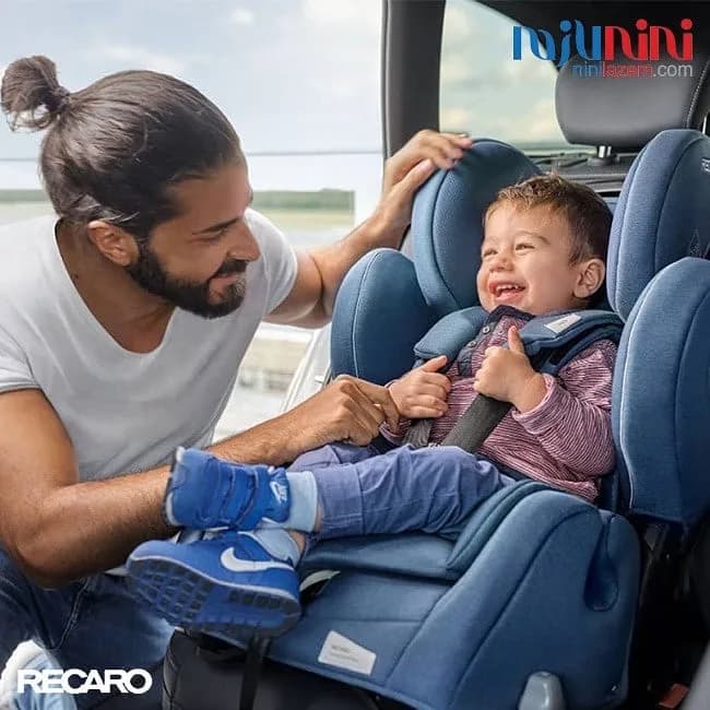 صندلی ماشین کودک Young Sport Hero ریکارو، رنگ آبی، جنس پارچه و پلاستیک، با کمربند ایمنی