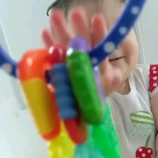 دندانگیر خنککننده دستهکلیدی Nuby، رنگ رنگارنگ، جنس پلاستیک، دستهای، چندرنگ