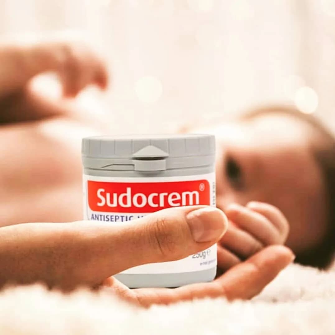کرم سوختگی نوزاد ۱۲۵ میل Sudocrem، رنگ سفید و قرمز، جنس پلاستیک، قوطی کاسهای