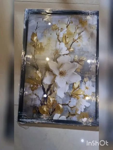 تابلو برجسته دکوراتیو، رنگ سفید، طلایی و خاکستری، جنس شیشه و فلز، طرح گلدار، مستطیل دیواری