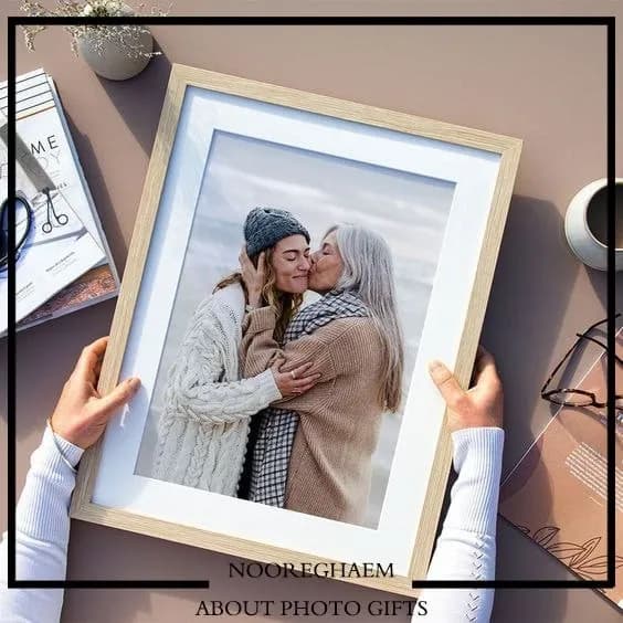 قاب عکس چوبی و پیویسی با پاسپارتو، رنگ بژ و قهوهای روشن، جنس شیشه، قاب عکس چوبی مستطیلی
