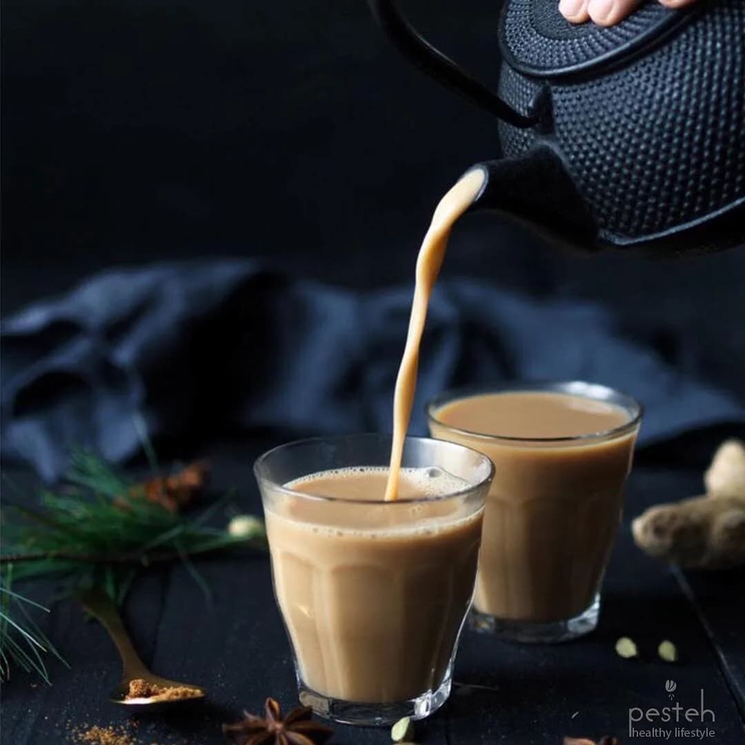 چای ماسالا شیشه ۳۰۰ گرمی، رنگ کرم و قهوه‌ای روشن، مایع، نوشیدنی