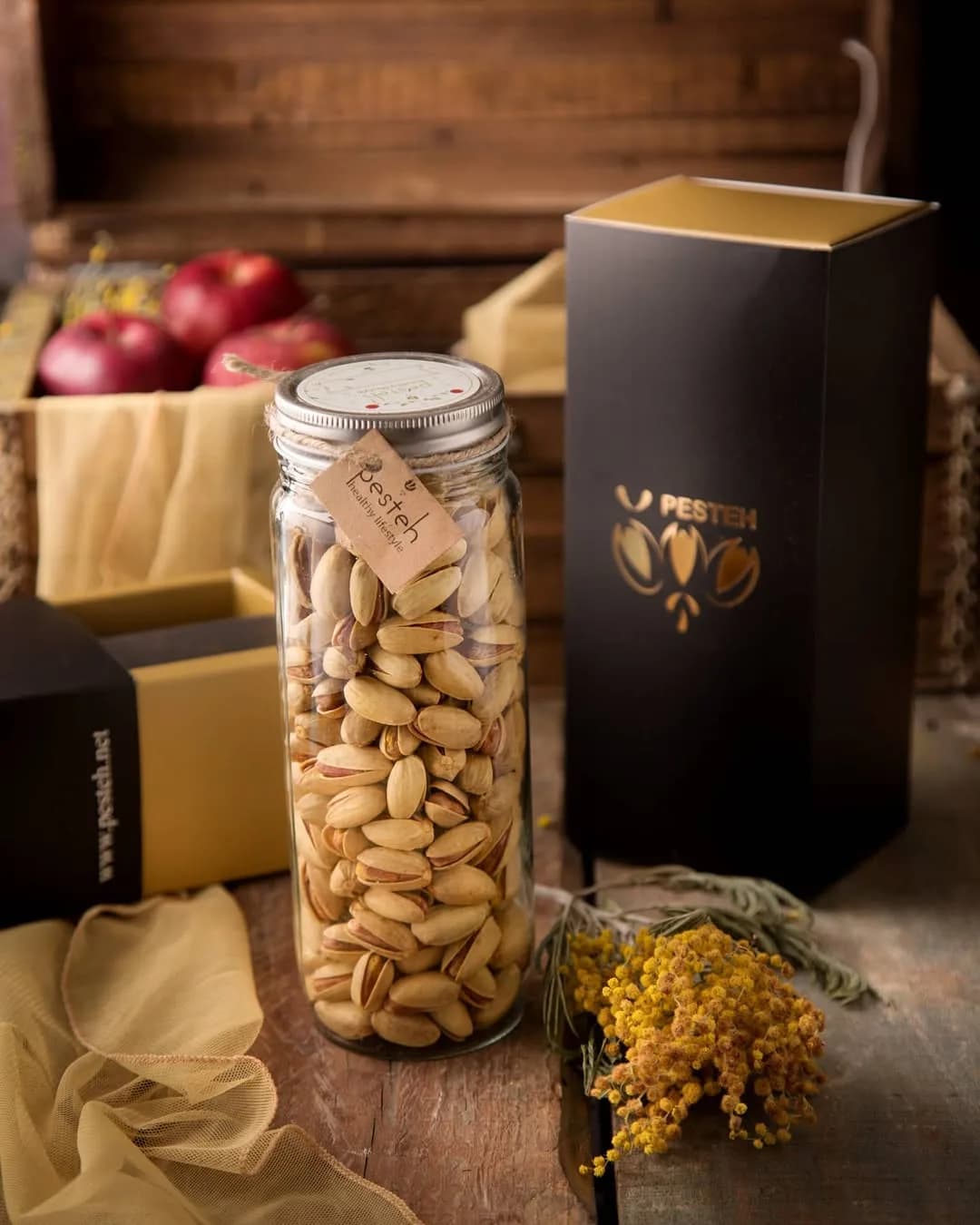 پسته دستچین در جعبه هدیه