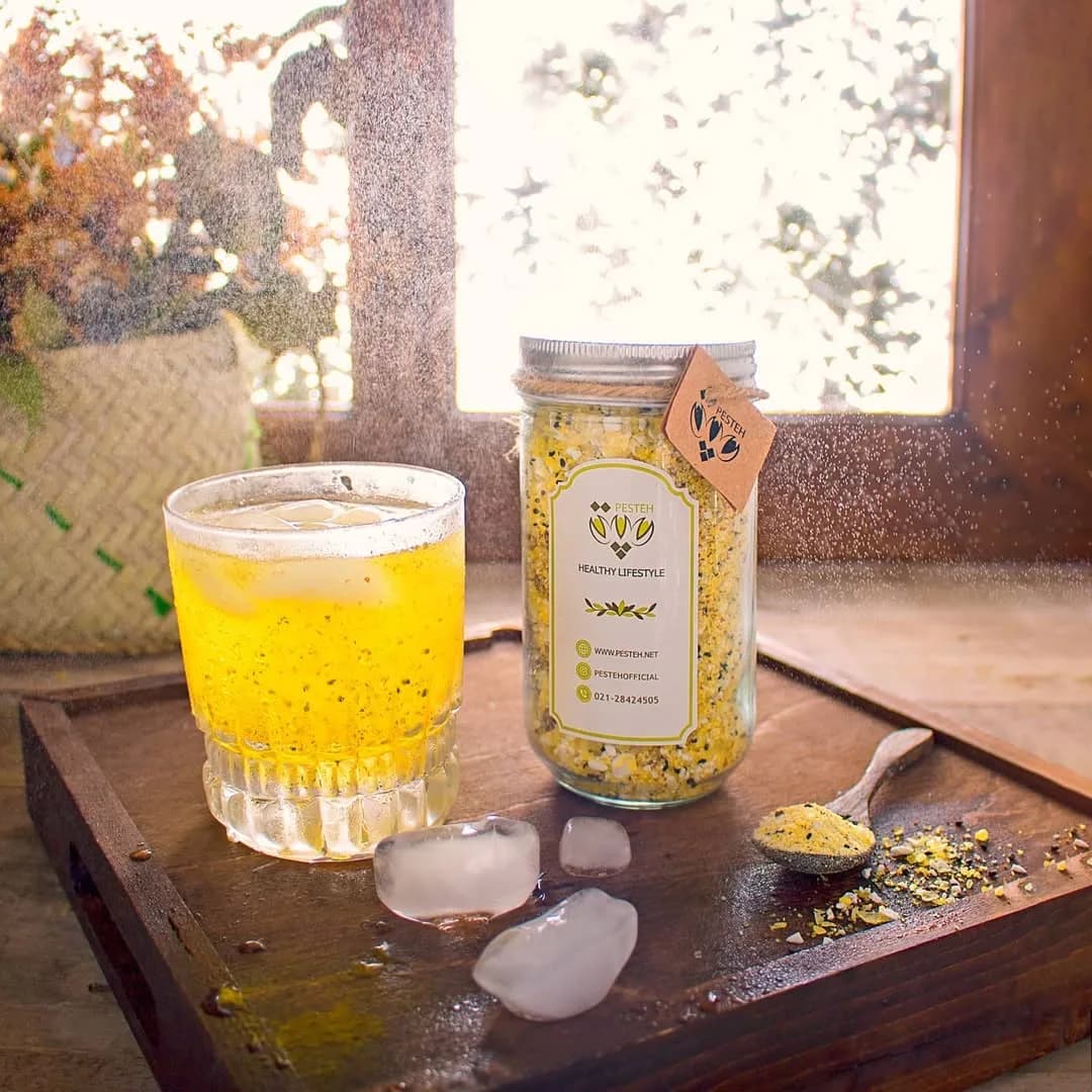 شربت گیاهی با تخم شربتی و زعفران پسته