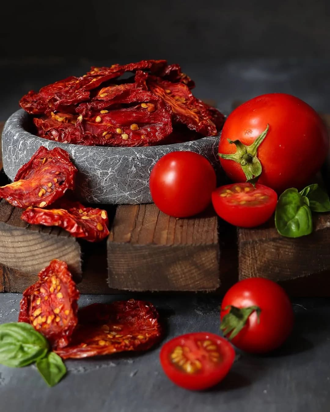 گوجه خشک پسته، رنگ قرمز، ورقه‌ای