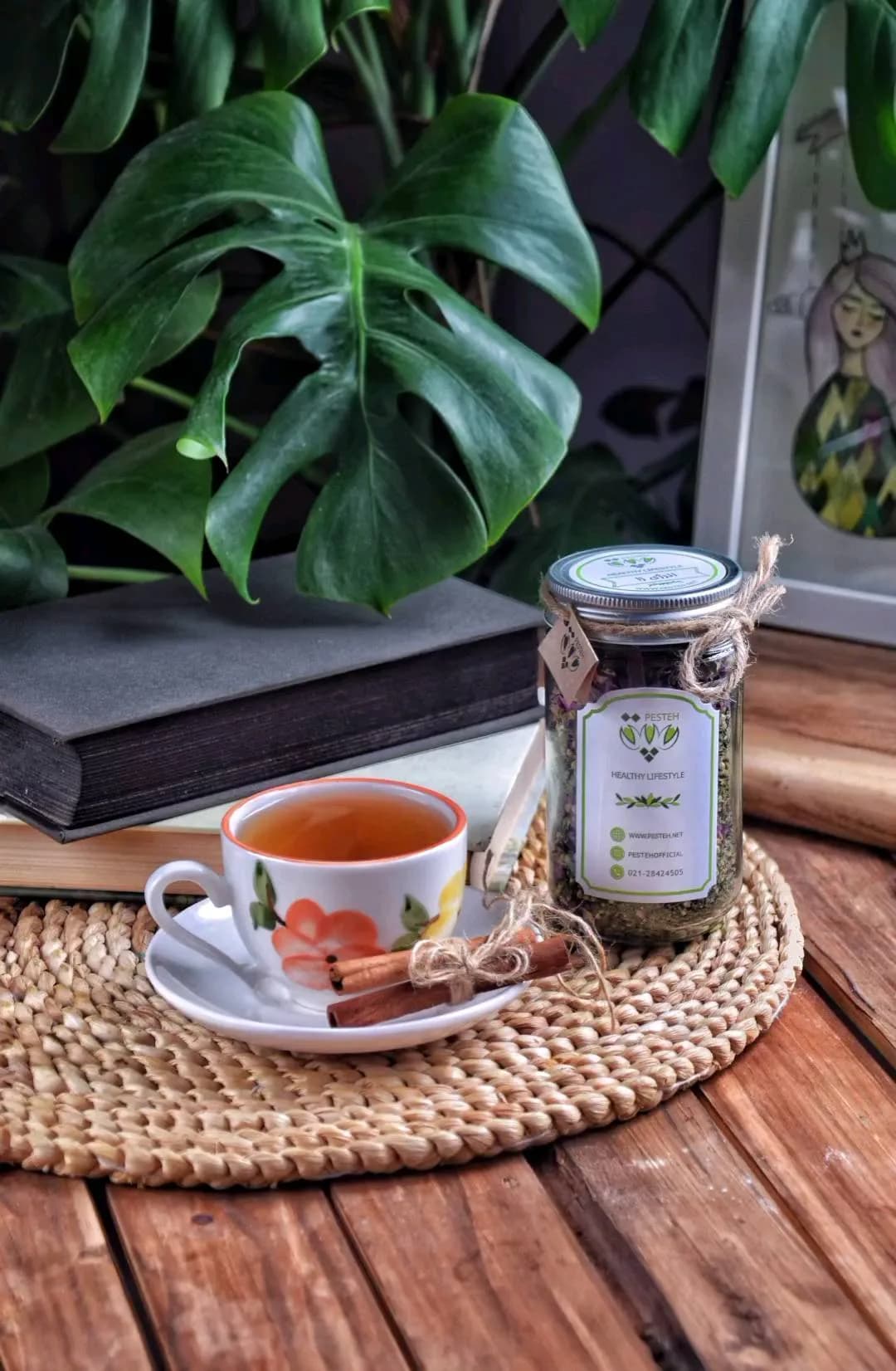 دمنوش انرژی‌زا پسته، رنگ سفید، سبز و شفاف، جنس شیشه، شیشه استوانه‌ای دردار