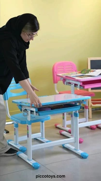 میز تحریر و صندلی کودک، رنگ آبی و سفید، جنس پلاستیک و فلز، میز تحریر ارگونومیک