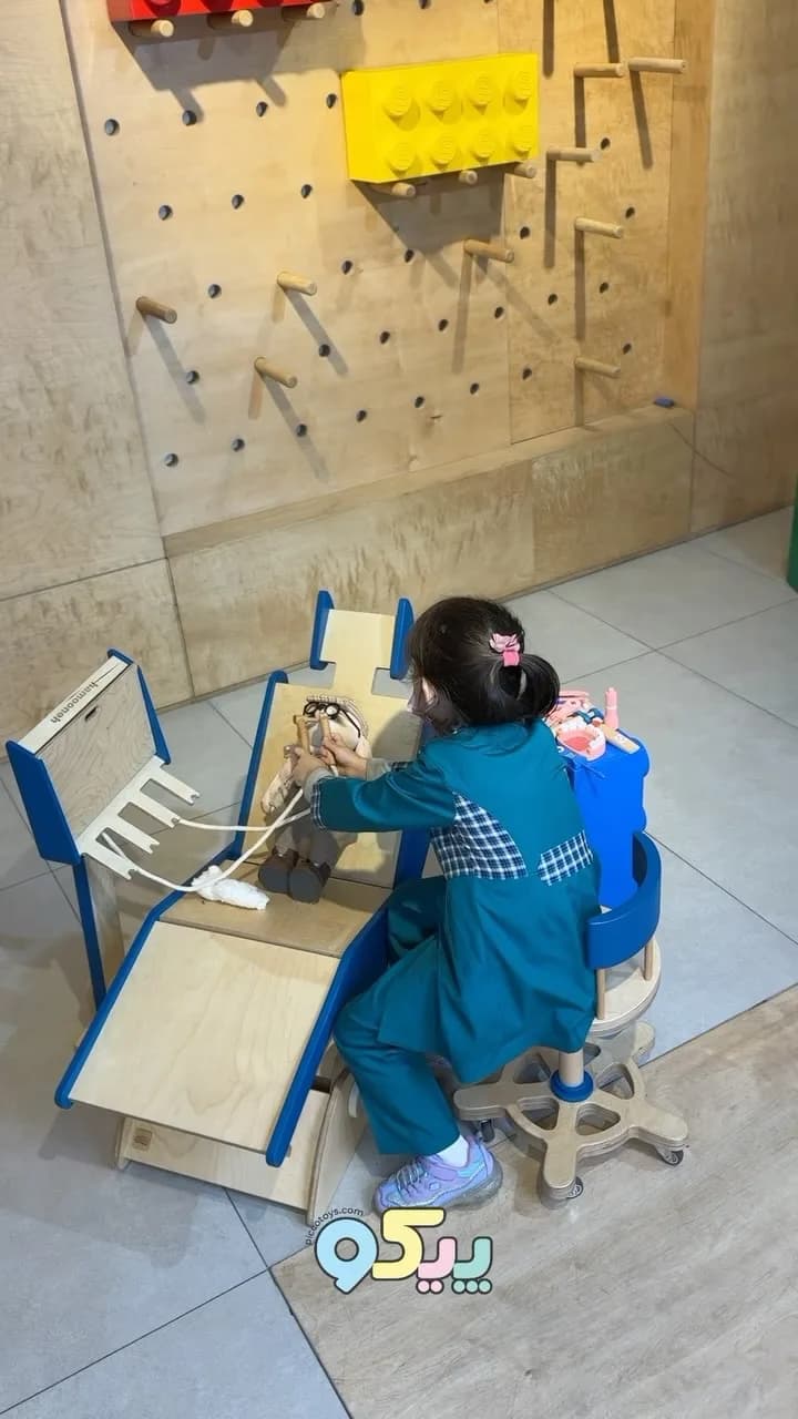 ست یونیت دندانپزشکی اسباب‌بازی، رنگ آبی و کرم، جنس چوب، تخت معاینه