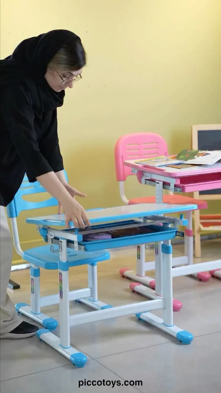 میز و صندلی تحریر کودک، رنگ آبی و سفید، جنس پلاستیک و فلز، میز تحریر ارگونومیک