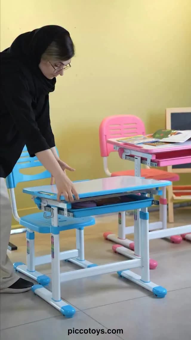 میز تحریر و صندلی کودک قابل تنظیم، رنگ آبی و سفید، جنس فلز و پلاستیک، میز و صندلی متصل