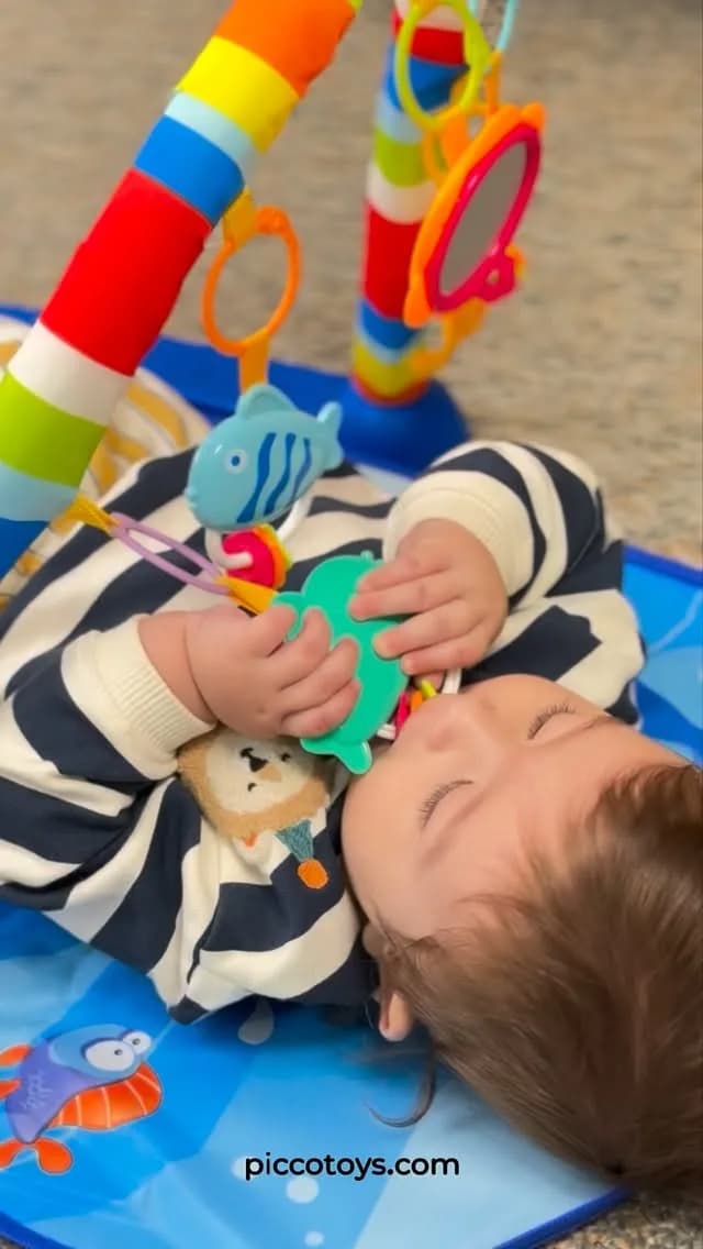 تشک بازی نوزاد، رنگ آبی و رنگارنگ، جنس پلاستیک و پارچه، تشک بازی با کمان