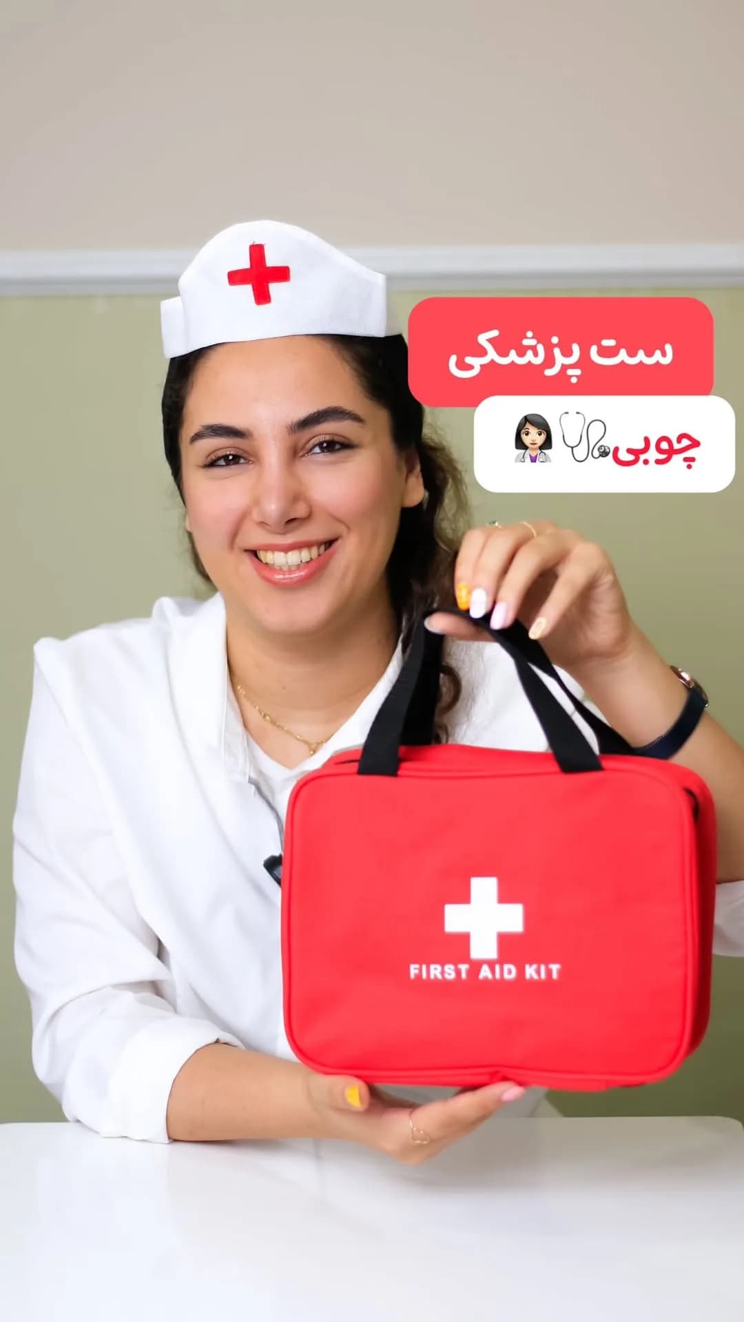 ست پزشکی چوبی ۱۳ تکه پیکاردو، رنگ قرمز و سفید، جنس پارچه و پلاستیک، کیف تجهیزات پزشکی