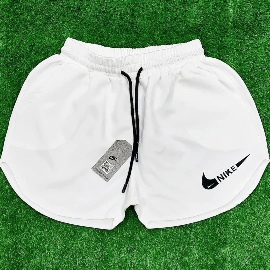 شلوارک ورزشی مردانه Nike، رنگ سفید و مشکی، شلوارک کوتاه بنددار