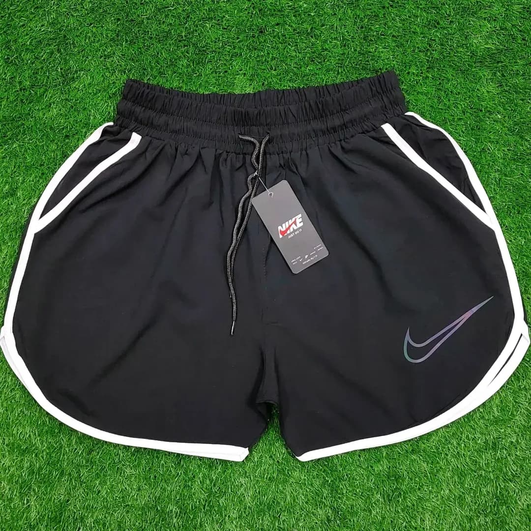 شلوارک ورزشی مردانه Nike، رنگ مشکی و سفید، شلوارک کوتاه بنددار