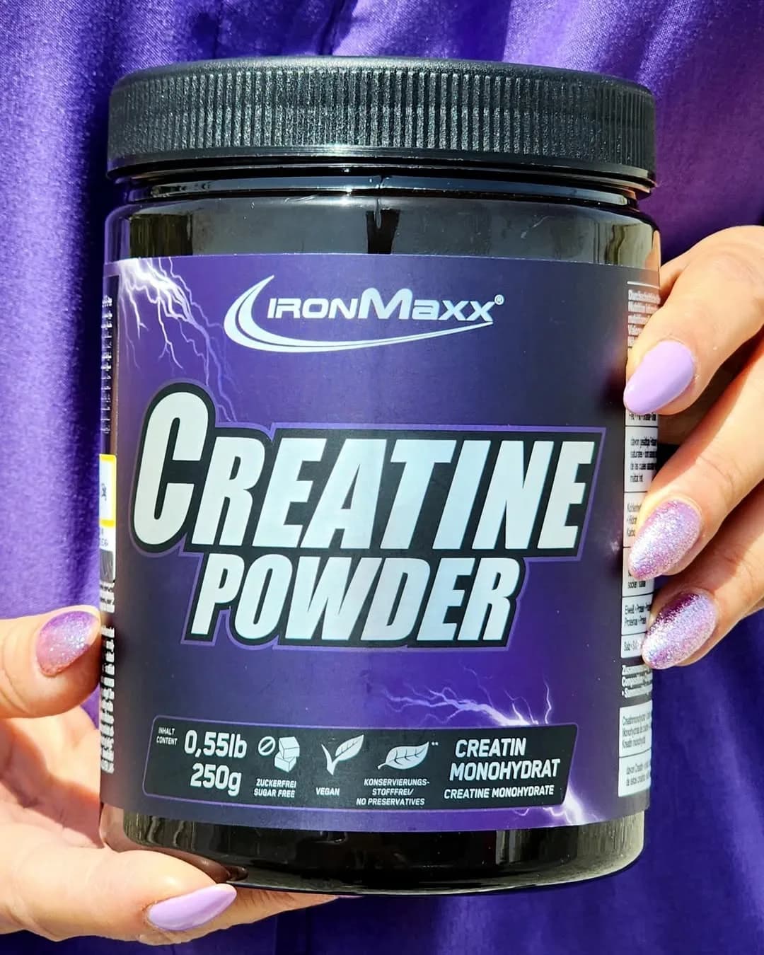 پودر کراتین IronMaxx، رنگ مشکی و بنفش، جنس پلاستیک، ظرف پودر