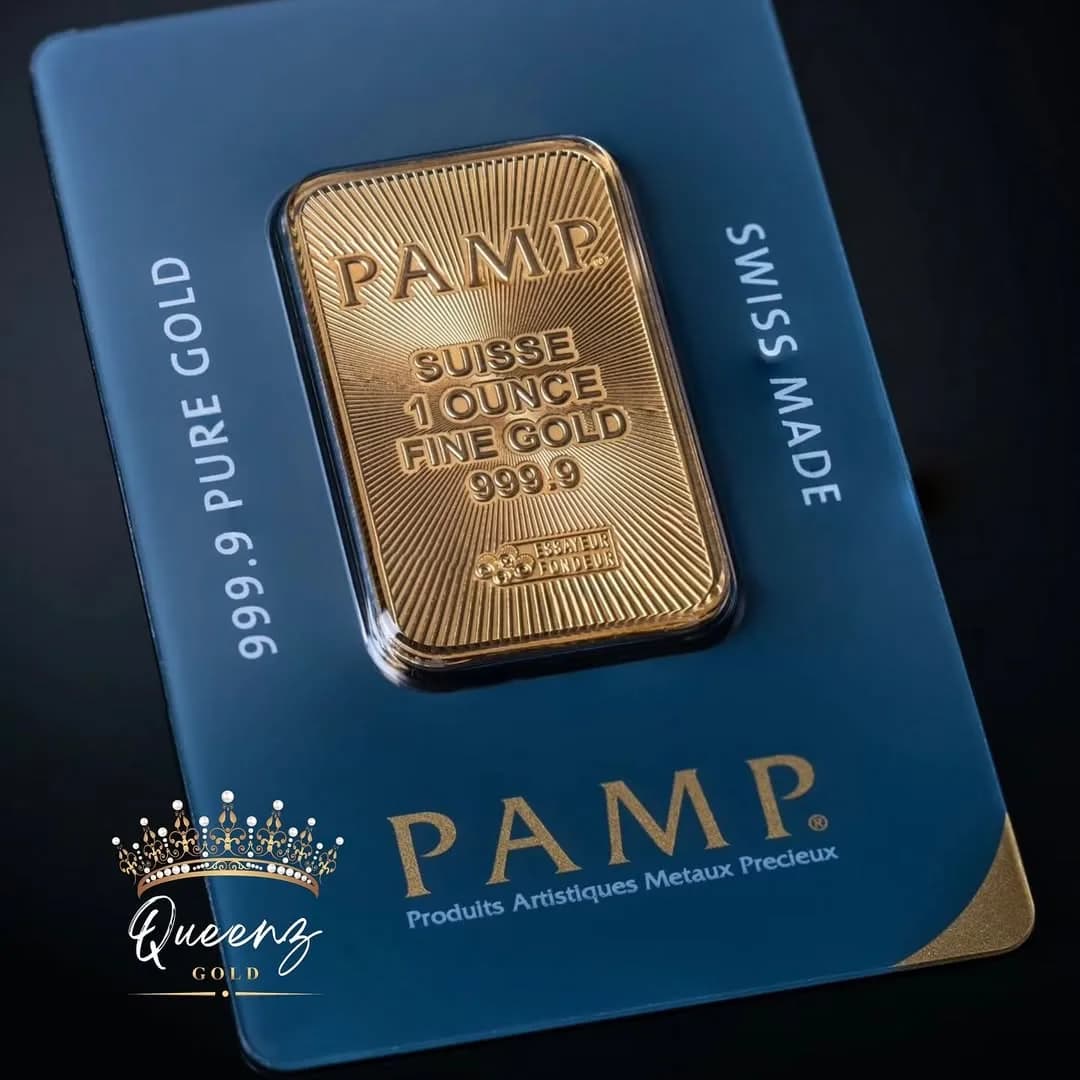 شمش طلا سوئیس PAMP، رنگ طلایی و آبی، جنس فلز (طلا) و پلاستیک، شمش طلای سوئیسی بسته‌بندی