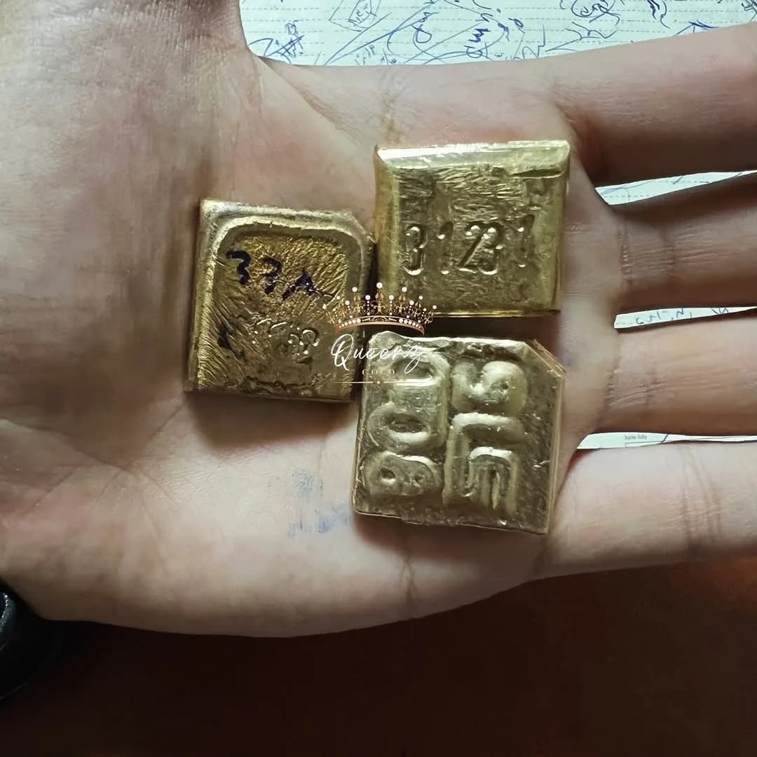 شمش طلا آبشده، رنگ طلایی، مربع کوچک
