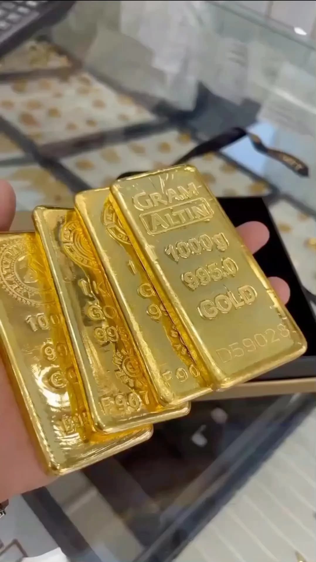 شمش طلا ۲۴ عیار، رنگ طلایی، مستطیلی بزرگ