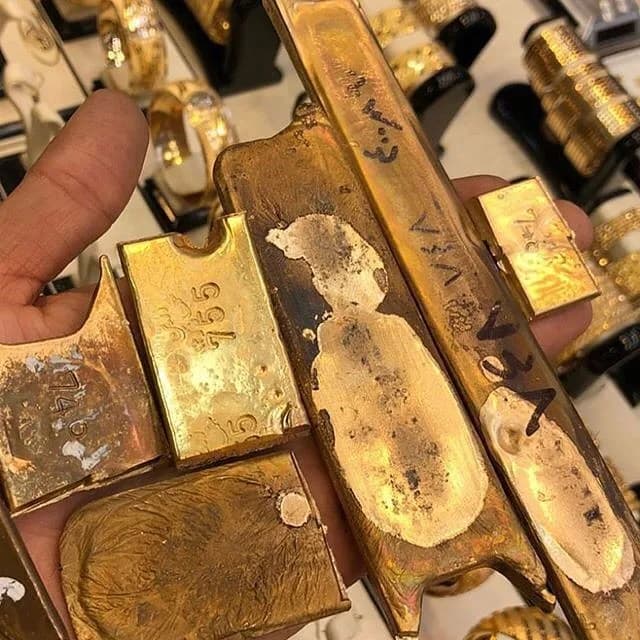 شمش طلا، رنگ طلایی، جنس فلز، چند شمش مستطیلی