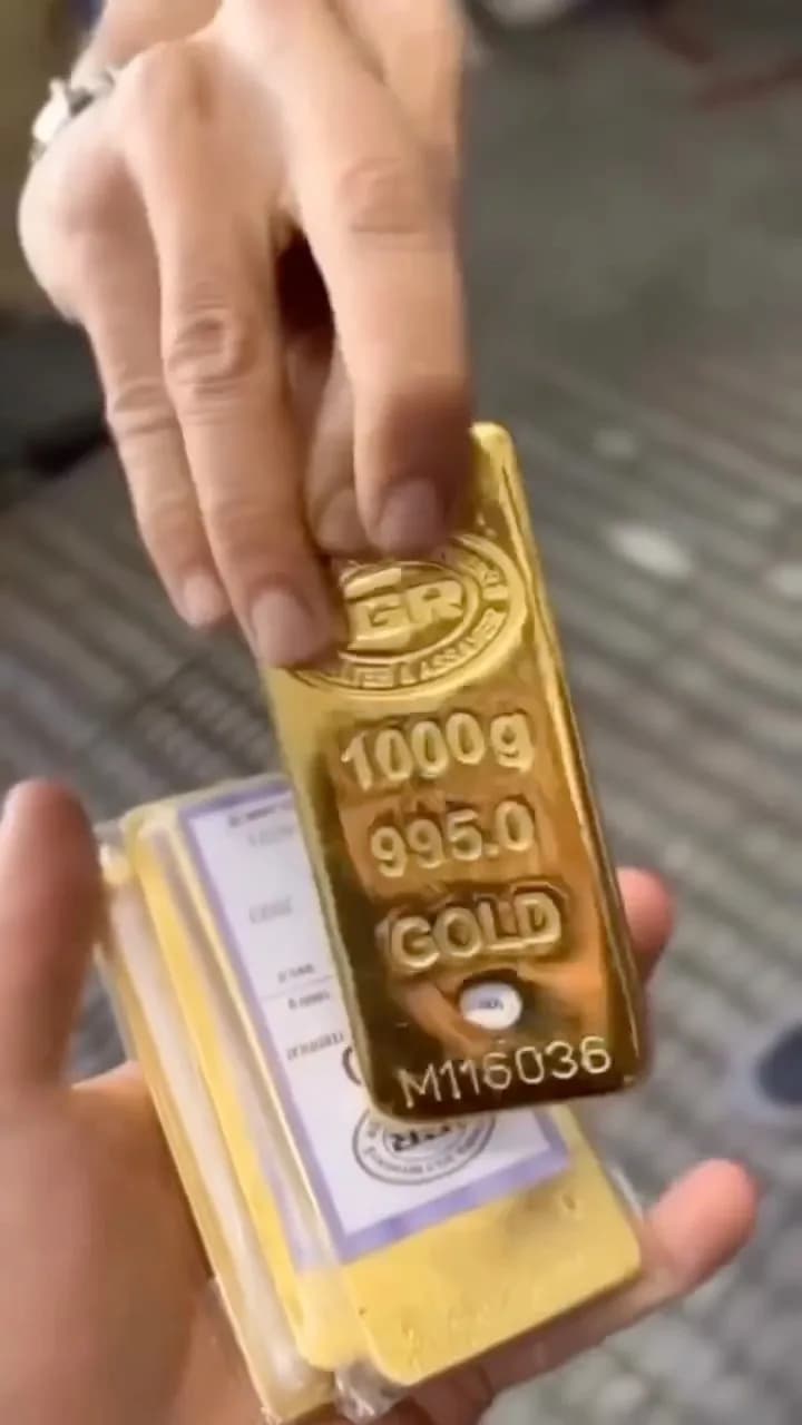 شمش طلا ۱ کیلویی ۹۹۵، رنگ طلایی، طرح نوشته و اعداد، مستطیلی
