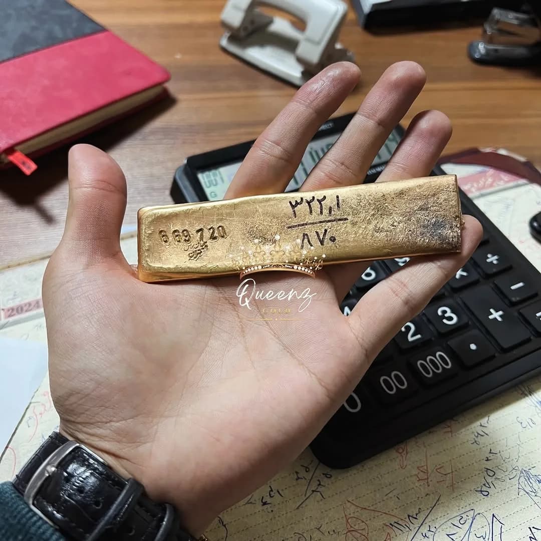 شمش طلا، رنگ طلایی و مشکی، جنس فلز، مستطیلی شکل
