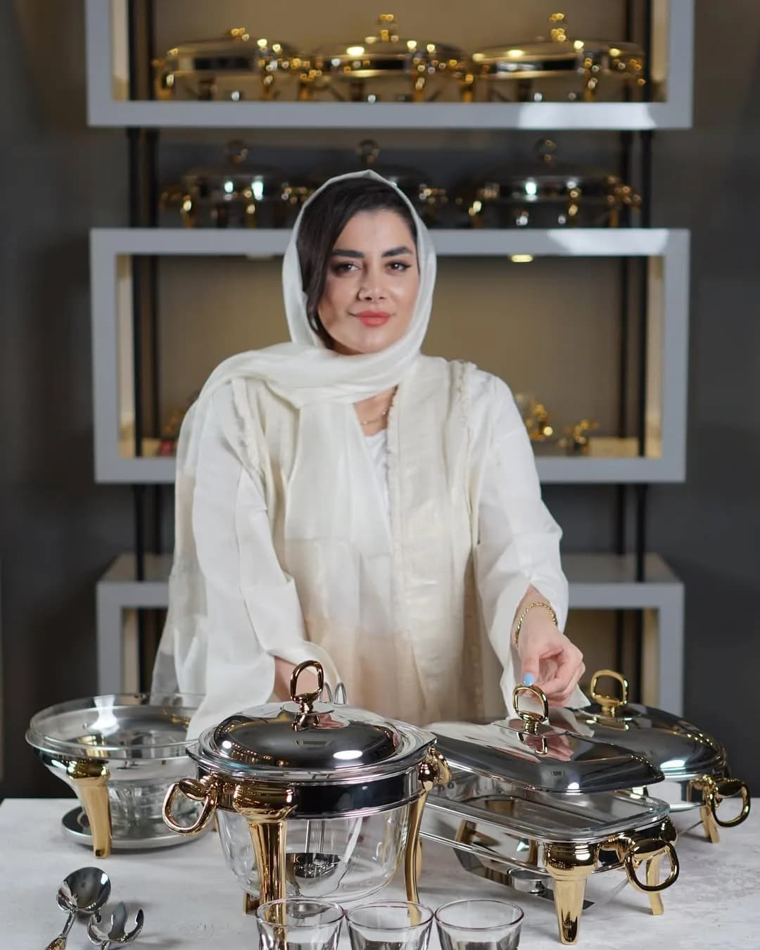 سوفله‌خوری مدل روما رامیسا، رنگ استیل، طلایی و شفاف، جنس فلز و شیشه، ظرف وارمردار رومیزی