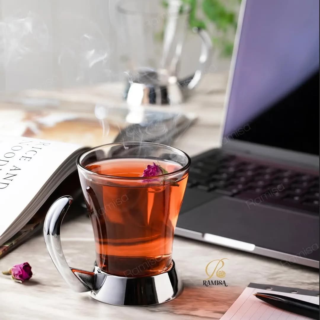 انگاره چایخوری روما نقرهای رامیسا، رنگ شفاف، جنس شیشه و فلز، دستهدار پایهفلزی