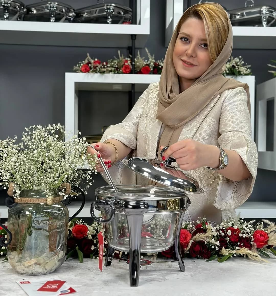 سوفلهخوری رامیسا، رنگ نقرهای، جنس استیل و شیشه، گرد، پایه دار