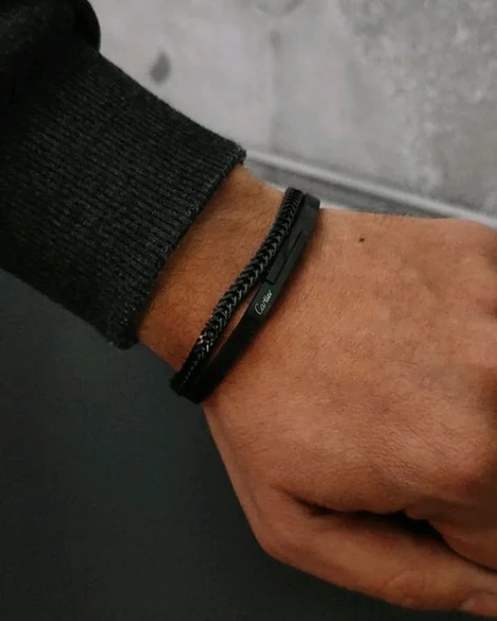 دستبند چرمی مردانه (دو مدل)