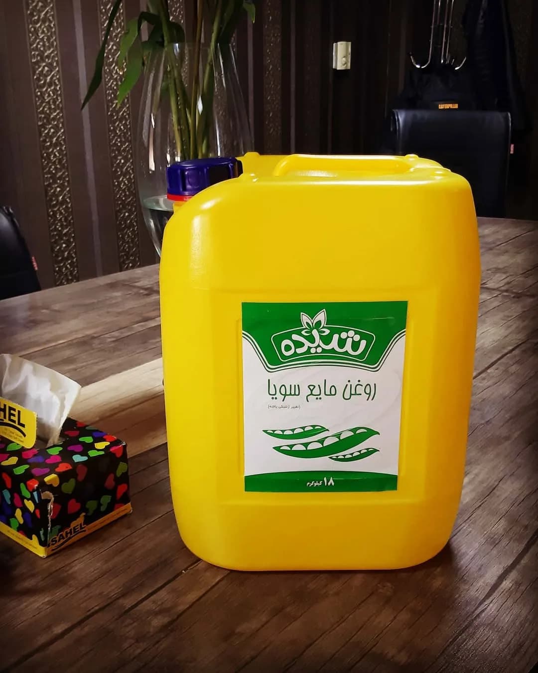 روغن سویا گالن ۱۶ و ۱۸ کیلویی شیده، رنگ زرد، سبز و سفید، جنس پلاستیک، گالن پلاستیکی بزرگ