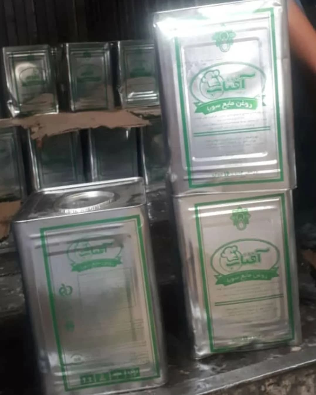 روغن مایع حلب ۱۶ کیلویی آفتاب، رنگ نقره‌ای و سبز، جنس فلز، گالن فلزی