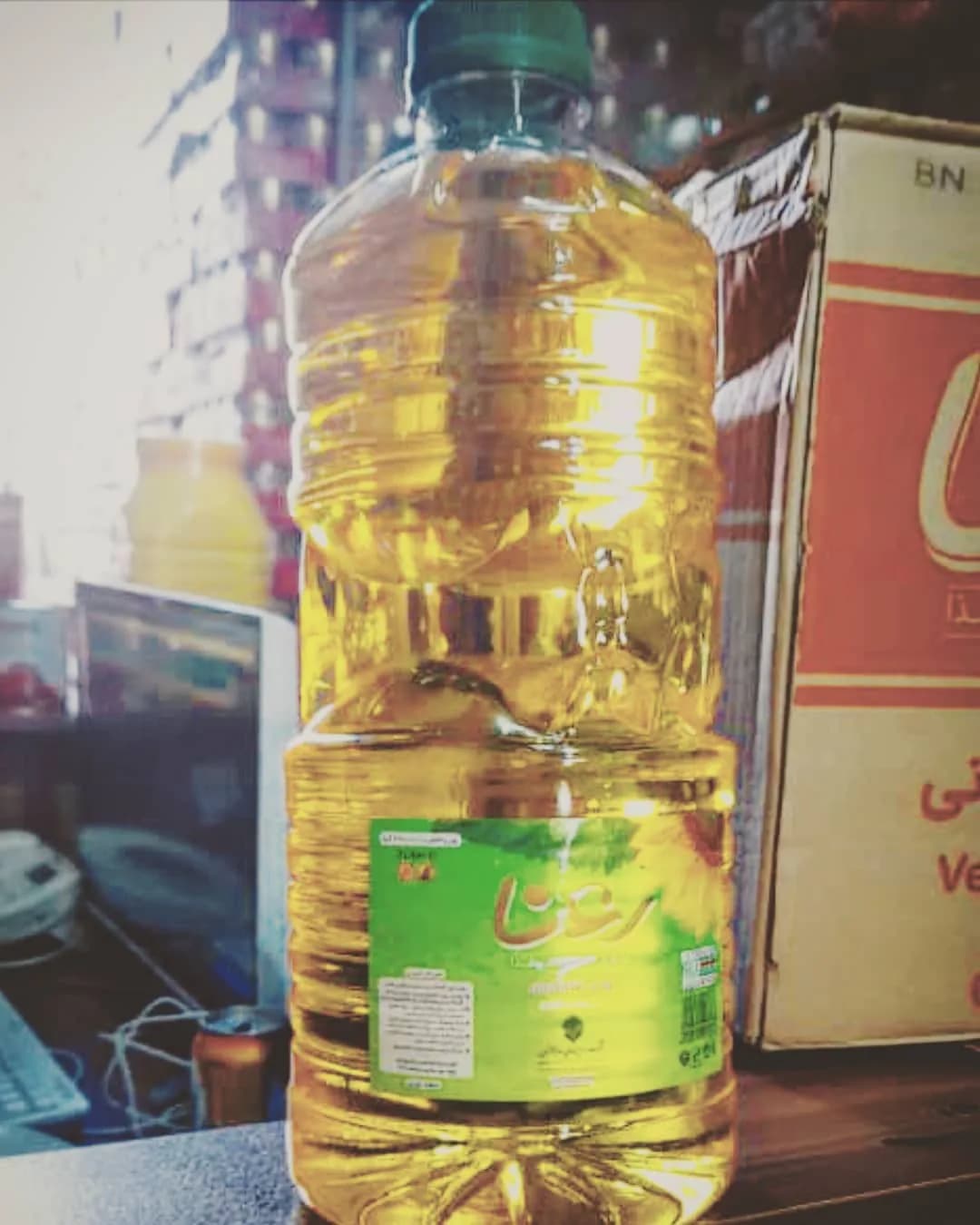 روغن ۳ لیتری مخلوط و آفتابگردان رعنا، رنگ زرد، سبز و شفاف، جنس پلاستیک، بطری