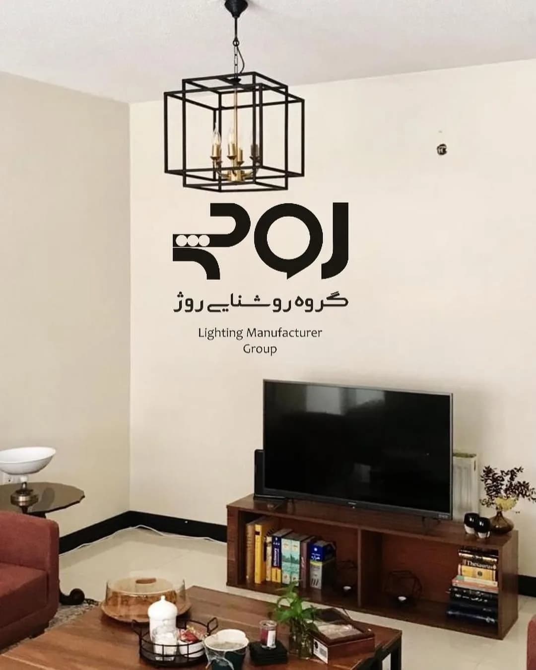 لوستر آویز ۶ شعله مکعب قطر ۴۵، رنگ مشکی و طلایی، جنس فلز و شیشه، لوستر مکعبی فلزی