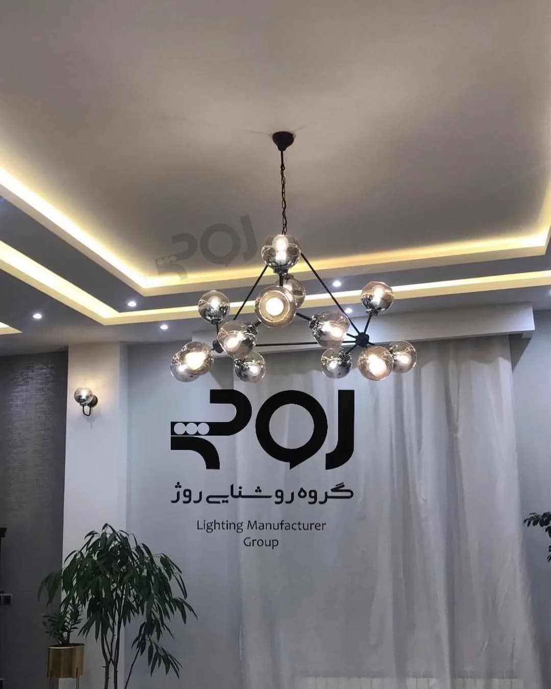 لوستر آویز مولکولی گلس قطر ۱۲۰، رنگ مشکی و نقره‌ای، جنس فلز و شیشه، آویز مدرن چندشعله