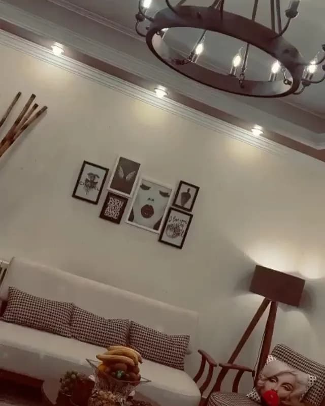 لوستر ۱۲ شعله تسمه داموس، رنگ مشکی، جنس فلز، حلقوی مدرن