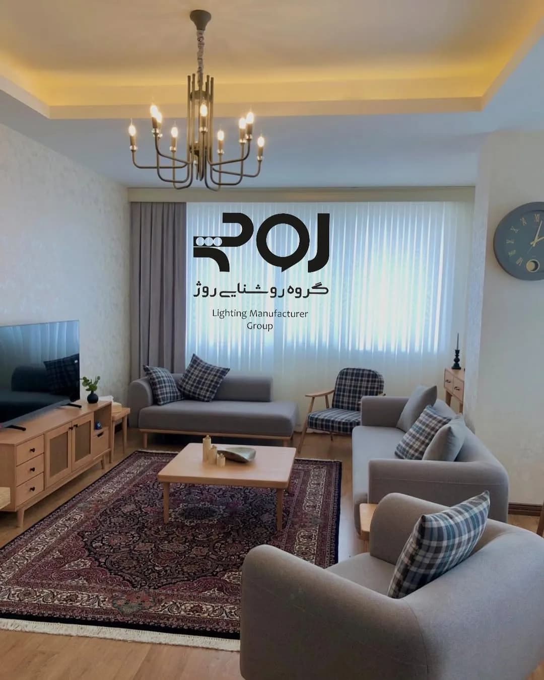 لوستر عصا طوسی کریستالی ۱۰ شعله، رنگ طلایی و سفید، جنس فلز و شیشه، لوستر شاخه‌ای مدرن