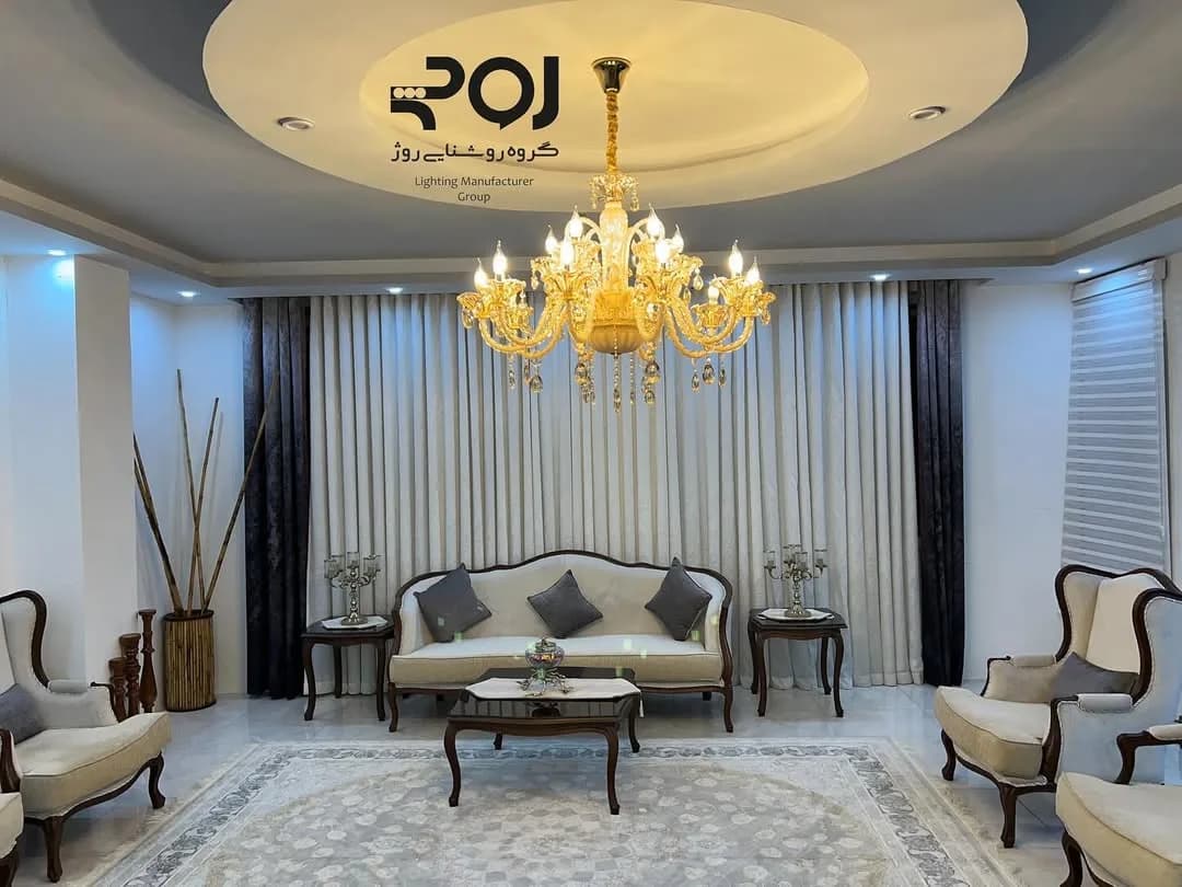 لوستر وارداتی یاقوت ۱۵ شاخه، رنگ طلایی و سفید، جنس فلز و شیشه، شاخه‌ای کلاسیک