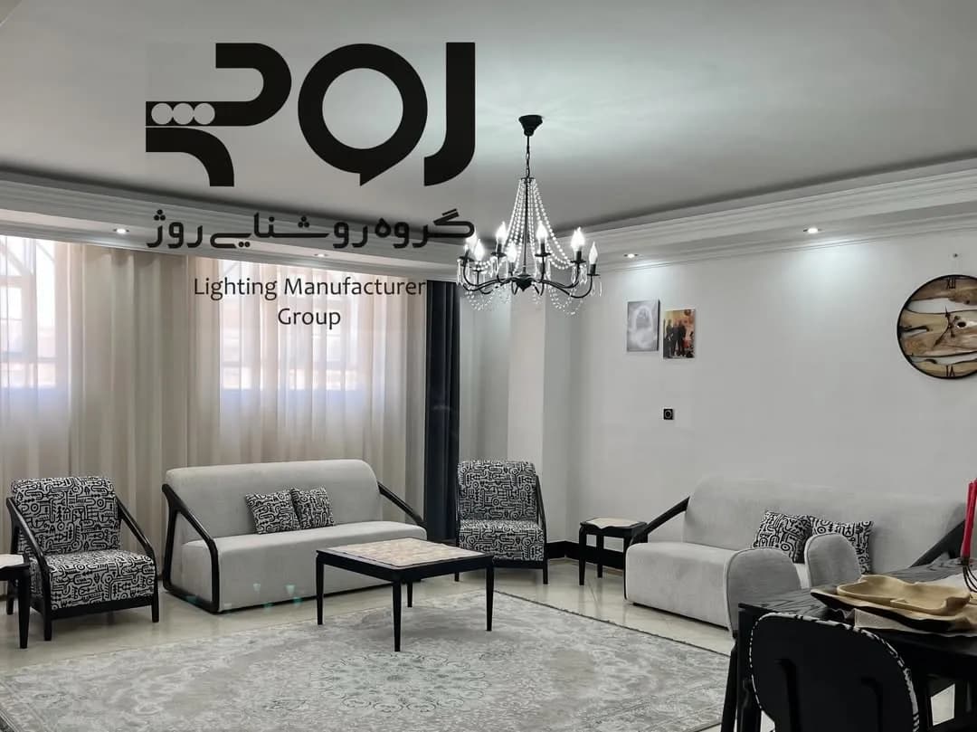 لوستر نیلوفر کریستالی ده شاخه، رنگ مشکی و سفید، جنس فلز و شیشه، شاخهای مدرن