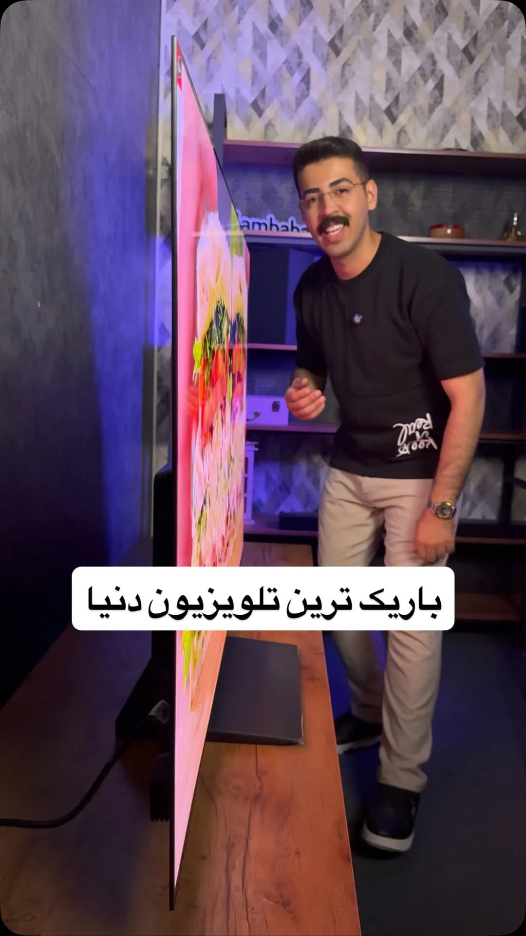 تلویزیون QD-OLED S90D سامسونگ، رنگ مشکی و نقرهای، جنس فلز و شیشه، صفحهنمایش تخت باریک