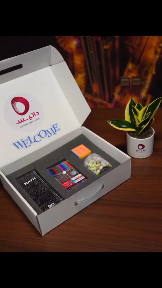 پک هدیه ولکام پک با گلدان گیاه