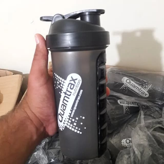 شیکر کوامتریکس Quamtrax، رنگ خاکستری، جنس پلاستیک، استوانه‌ای درب‌دار